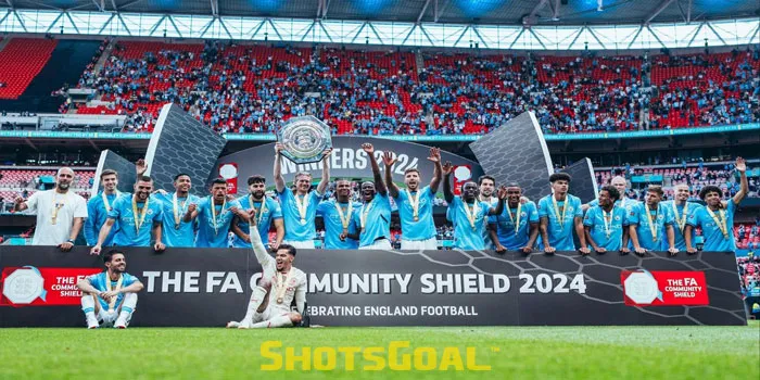 Man City Gasak MU Lalu Angkat Trofi Community Shield Pep Guardiola