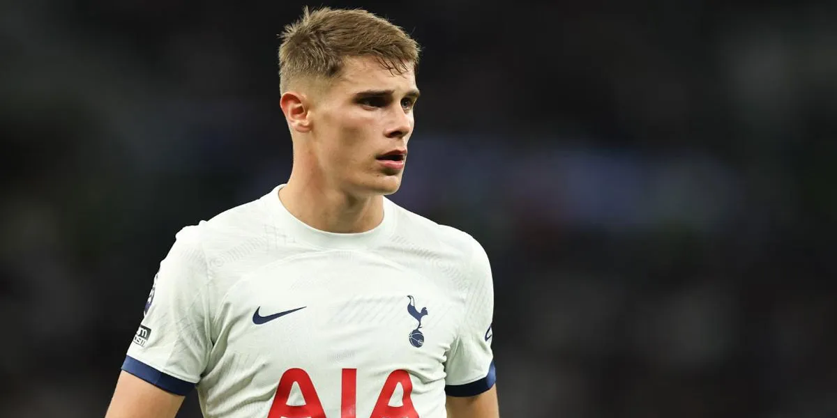 Micky-van-de-Ven-dari-Tottenham-Keputusan-Memecat-Ange-Postecoglou-'Aneh'
