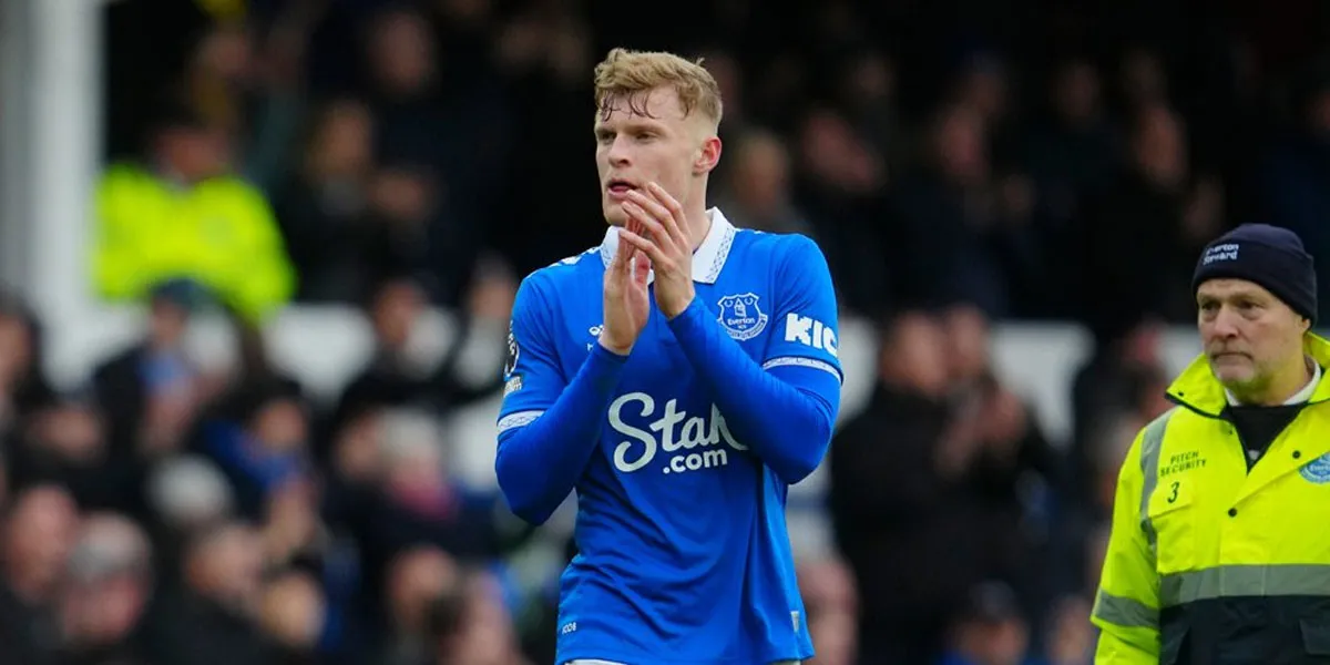 Rumor-Transfer-Liverpool-akan-Menyaingi-Manchester-United-untuk-Jarrad-Branthwaite