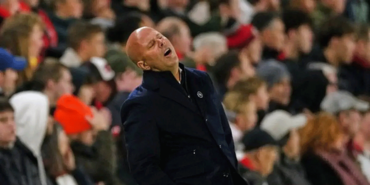 Liverpool Terpuruk, Arne Slot Bingung Cari Solusi di Tengah Kekalahan Bertubi-Tubi